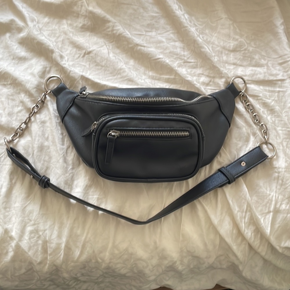 Black shoulder bag